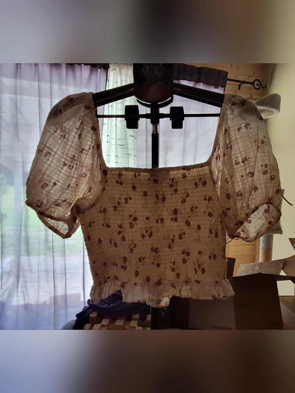 American Eagle Outfitters Cream Floral Smocked Puff-Sleeve Crop Top